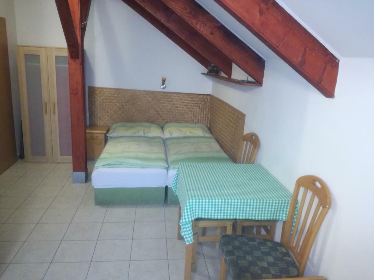 Penzion Nad jezerem Pavlov Exterior foto
