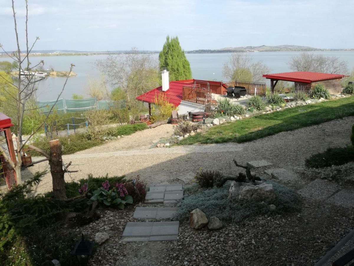 Penzion Nad jezerem Pavlov Exterior foto