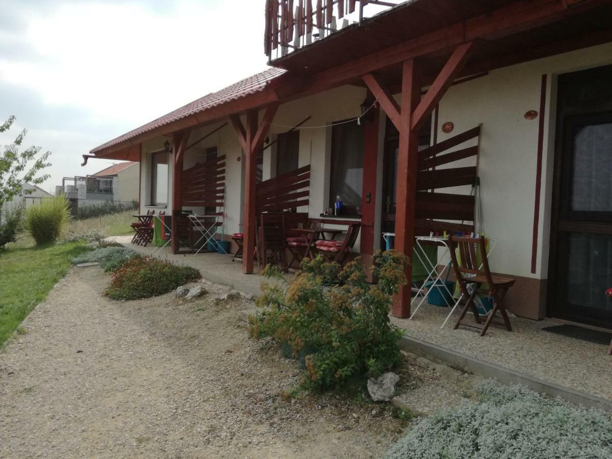Penzion Nad jezerem Pavlov Exterior foto
