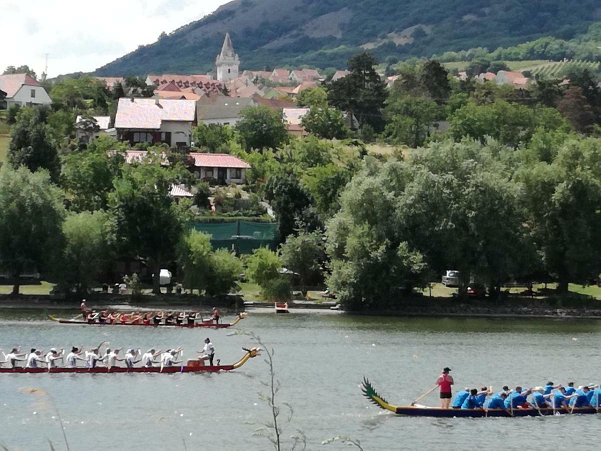 Penzion Nad jezerem Pavlov Exterior foto