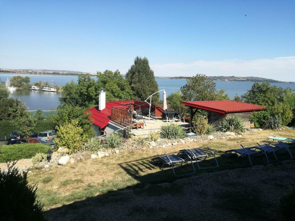 Penzion Nad jezerem Pavlov Exterior foto