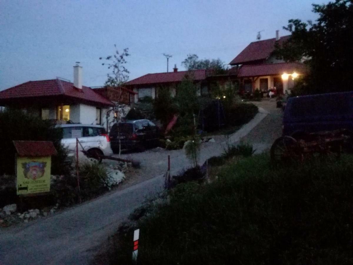 Penzion Nad jezerem Pavlov Exterior foto
