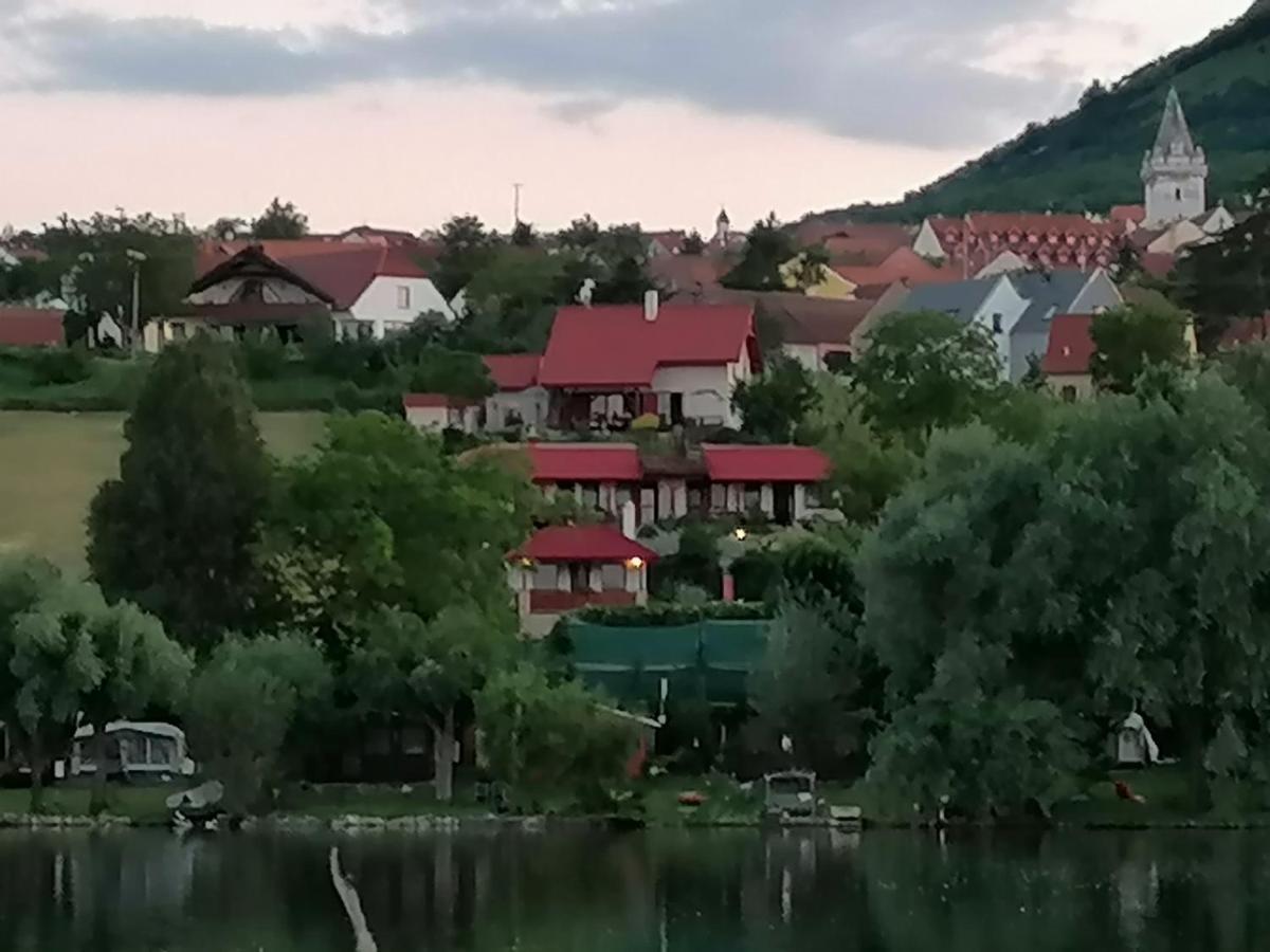 Penzion Nad jezerem Pavlov Exterior foto