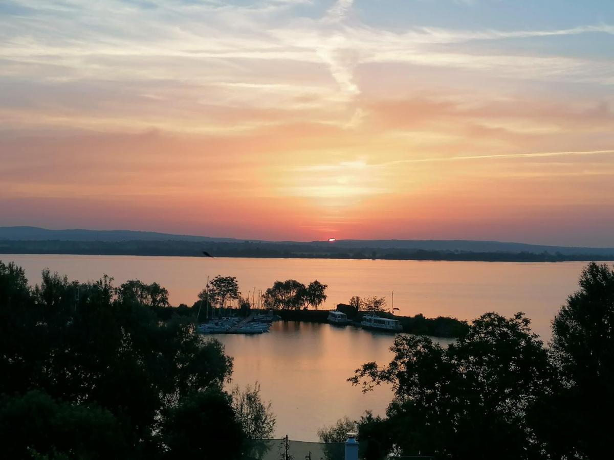 Penzion Nad jezerem Pavlov Exterior foto