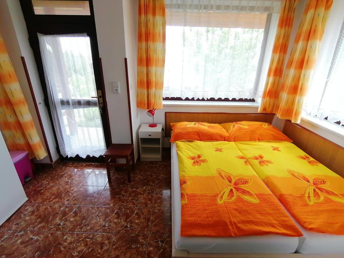 Penzion Nad jezerem Pavlov Exterior foto