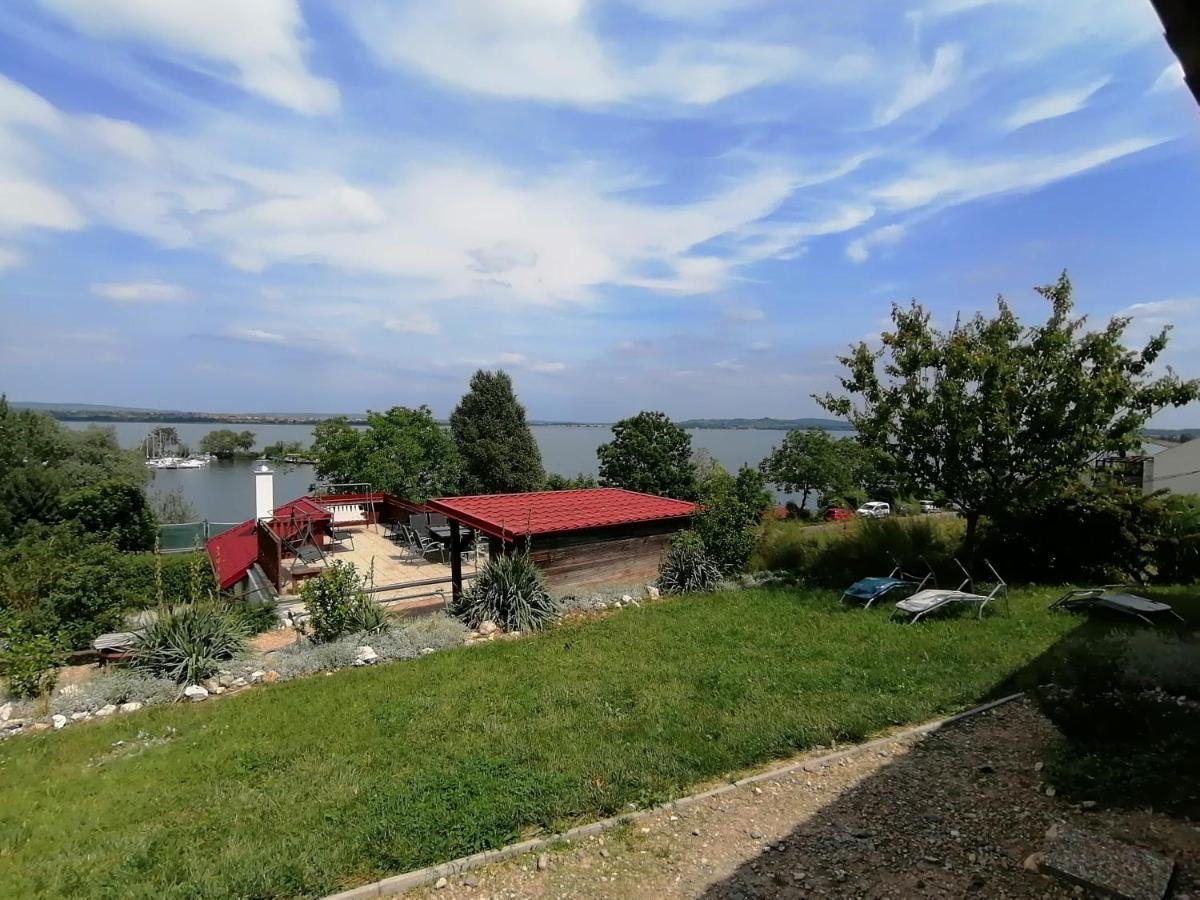 Penzion Nad jezerem Pavlov Exterior foto